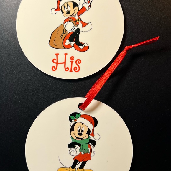 His And Hers Mickey And Minnie Mouse Round Christmas Ornaments New - Picture 1 of 5